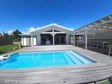 Rare, recently built, single-storey 4-bedroom villa with a large 1600m2 plot and swimming pool for sale in Le Gosier (971).
