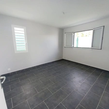 Maison plain pied, piscine à vendre 3 pièces SAINTE ANNE (971)