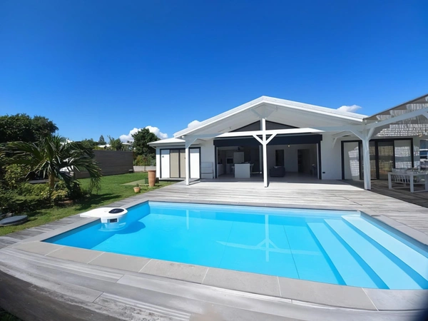 Villa récente, plain pied T4, rare, grand terrain 1600m2, piscine à vendre LE GOSIER (971)