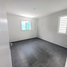 Maison plain pied, piscine à vendre 3 pièces SAINTE ANNE (971)