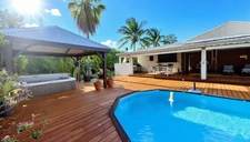 Villa for sale with master room and swimming pool, 7 rooms (971)