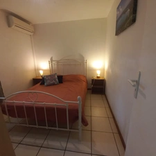 Maison 13 pièces ou gites capacité 26 personnes à vendre SAINTE ANNE (971)? piscine, jardin tropical