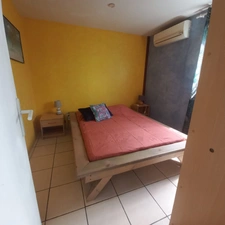 Maison 13 pièces ou gites capacité 26 personnes à vendre SAINTE ANNE (971)? piscine, jardin tropical