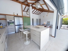 Rare, recently built, single-storey 4-bedroom villa with a large 1600m2 plot and swimming pool for sale in Le Gosier (971).
