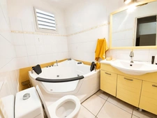 Ensemble immobilier d'envergure sur 1 900 m² de terrain –  Dampierre à vendre 13 pièces, LE GOSIER