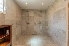 SAINT-GILLES-LES-BAINS – VILLA RÉNOVÉE AVEC PISCINE, SPA ET 5 CHAMBRES