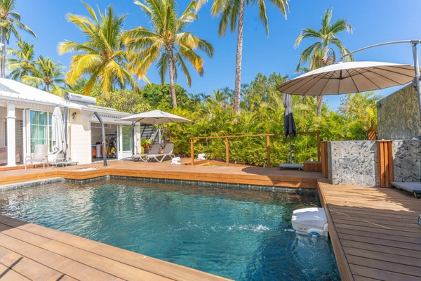 Saint-Gilles-les-Bains – Villa F7 rénovée avec piscine & spa