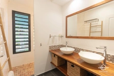 Recently built 6-room villa in a quiet, private residential area in La Saline-les-Bains