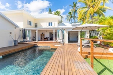 SAINT-GILLES-LES-BAINS – VILLA RÉNOVÉE AVEC PISCINE, SPA ET 5 CHAMBRES