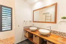 Recently built 6-room villa in a quiet, private residential area in La Saline-les-Bains