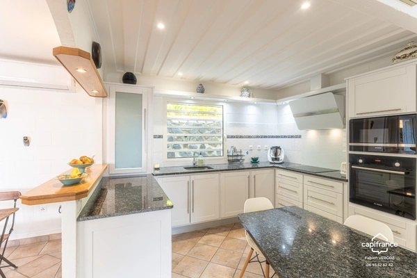 Saint-Gilles-les-Bains – Villa F7 rénovée avec piscine & spa