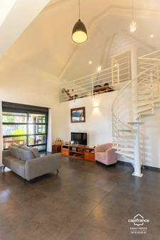 Recently built 6-room villa in a quiet, private residential area in La Saline-les-Bains