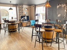 À Vendre : Fonds de Commerce - Pub, Bar à Vin et Ambiance Cosy