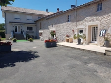 Local/bureau à vendEN BORD DE SAÔNE – ENSEMBLE IMMOBILIER MIXTE : RESTAURATION, ÉVÉNEMENTIEL, HABITATION & POTENTIEL D’HÉBERGEMENTre ASNIERES SUR SAONE (01)