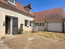 🌿 À vendre – Authentique longère de 192 m² à proximité de Clermont