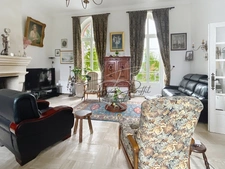 Ancien presbytère Maison 274 M2 et Maisonnette de 51 M2