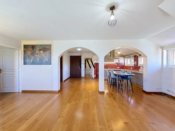 À vendre – T3 lumineux avec jardin, double garage et cave – Collonges-sous-Salève