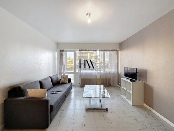 Appartement 2 pièces lumineux avec grand balcon – Fort potentiel – Annemasse, secteur Place de l’Étoile