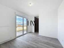 Superbe Appartement 5 Pièces en Dernier Étage avec Terrasse, Garage Double et Accès PMR