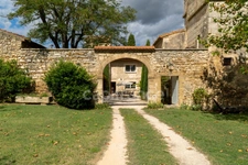 15-room stone property with swimming pool on 4.5 hectares (30)