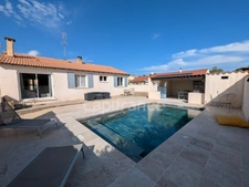 Maison de 93 m² climatisée avec piscine et dépendance de 50 m² sur la commune de SAINT GILLES (30).
