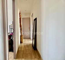 Maison de 93 m² climatisée avec piscine et dépendance de 50 m² sur la commune de SAINT GILLES (30).