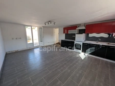 Maison de 93 m² climatisée avec piscine et dépendance de 50 m² sur la commune de SAINT GILLES (30).