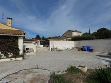 Maison de 93 m² climatisée avec piscine et dépendance de 50 m² sur la commune de SAINT GILLES (30).