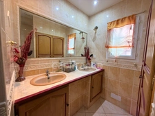 House for sale, 6 rooms, 187 m2, land approx. 1483 m2, TRESQUES (30)