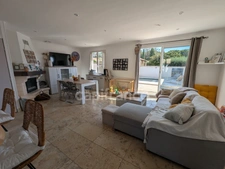 Maison de 93 m² climatisée avec piscine et dépendance de 50 m² sur la commune de SAINT GILLES (30).
