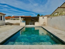 Maison à vendre de 93 m² climatisée a SAINT GILLES (30) avec dépendance et piscine