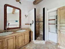 Mas de Charme en Camargue – 3 Habitations, Dépendances et Piscine