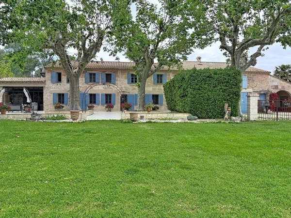 Mas de Charme en Camargue – 3 Habitations, Dépendances et Piscine