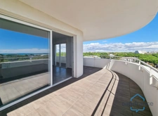 Appartement de prestige 3 pièces - Terrasse de 44m² VUE MER et triple exposition - Parking privatif