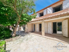 Maison de 212m² avec 6 pièces et une dépendance T2 - Terrain arboré de 800m² - Garage - Restinclières (34160)