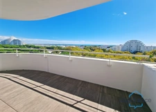 Appartement de prestige 3 pièces - Terrasse de 44m² VUE MER et triple exposition - Parking privatif