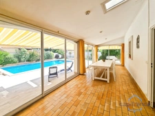 CASTRIES (34) - Maison de 222m² avec 7 pièces (5 chambres) + véranda - Terrain de 830m² sans vis-à-vis - Piscine