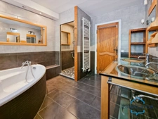 Maison de 212m² avec 6 pièces et une dépendance T2 - Terrain arboré de 800m² - Garage - Restinclières (34160)