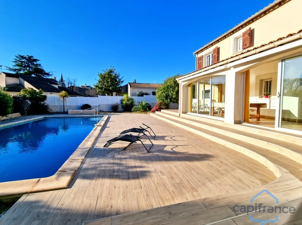 MAISON FAMILIALE de 222m² ou 2 HABITATIONS INDEPENDANTES - PISCINE - Terrain de 830m² - CASTRIES (34)