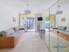 Studio de 22m² rénové et meublé au dernier étage + Terrasse de 5m² + PARKING - La Grande-Motte (34)