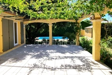 Villa de plain-pied de 156m² avec 6 pièces + une dépendance - Jardin arboré, Piscine