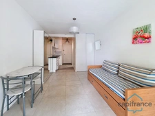Studio de 22m² rénové et meublé au dernier étage + Terrasse de 5m² + PARKING - La Grande-Motte (34)