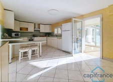 CASTRIES (34) - Maison de 222m² avec 7 pièces (5 chambres) + véranda - Terrain de 830m² sans vis-à-vis - Piscine