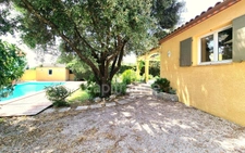 Maison de plain-pied de 156m² avec 6 pièces + une dépendance - Terrain arboré de 1400m² avec Piscine - (34160)