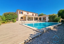 MAISON de 222m² ou double habitation - PISCINE - Terrain arboré de 830m² sans vis-à-vis - CASTRIES (34)