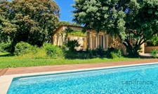 Villa de plain-pied de 156m² avec 6 pièces + une dépendance - Jardin arboré, Piscine