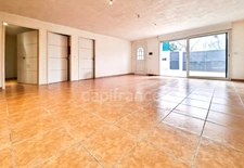 7-room house with swimming pool + 3-room apartment