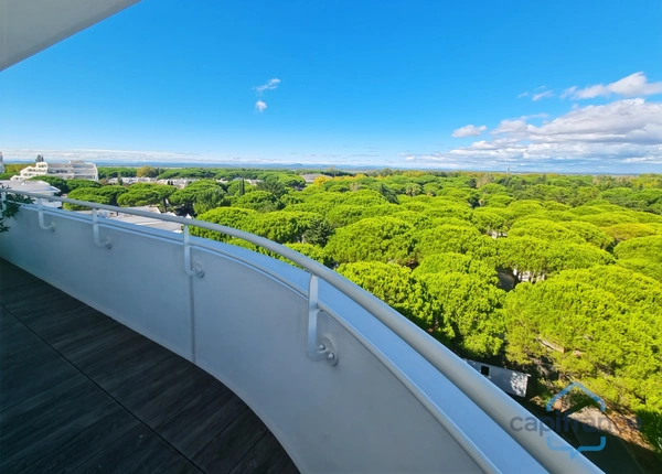 Appartement de prestige 3 pièces - Terrasse de 44m² VUE MER et triple exposition - Parking privatif