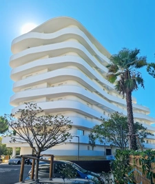 Appartement de prestige 3 pièces - Terrasse de 44m² VUE MER et triple exposition - Parking privatif