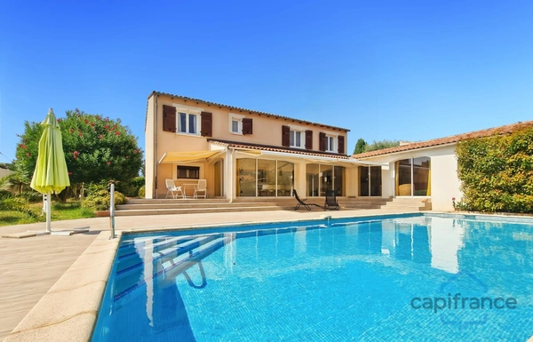 MAISON de 222m² ou double habitation - PISCINE - Terrain arboré de 830m² sans vis-à-vis - CASTRIES (34)